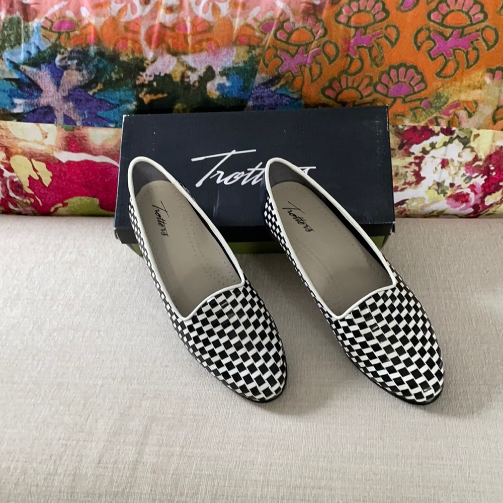 Trotters Black and White Liz Loafers